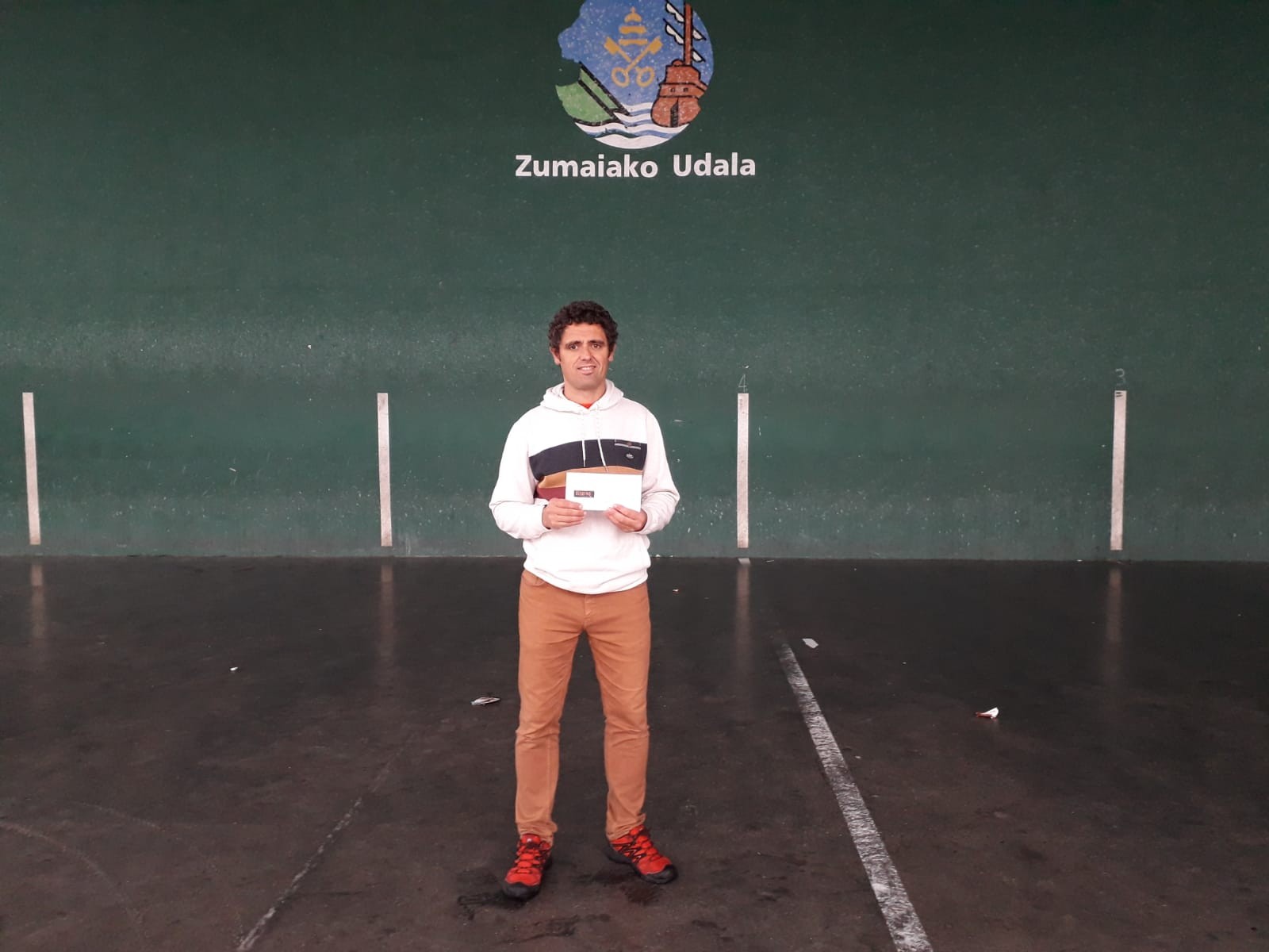 Hasi gara banatzen BQD bidaiak emandako bi bonoak