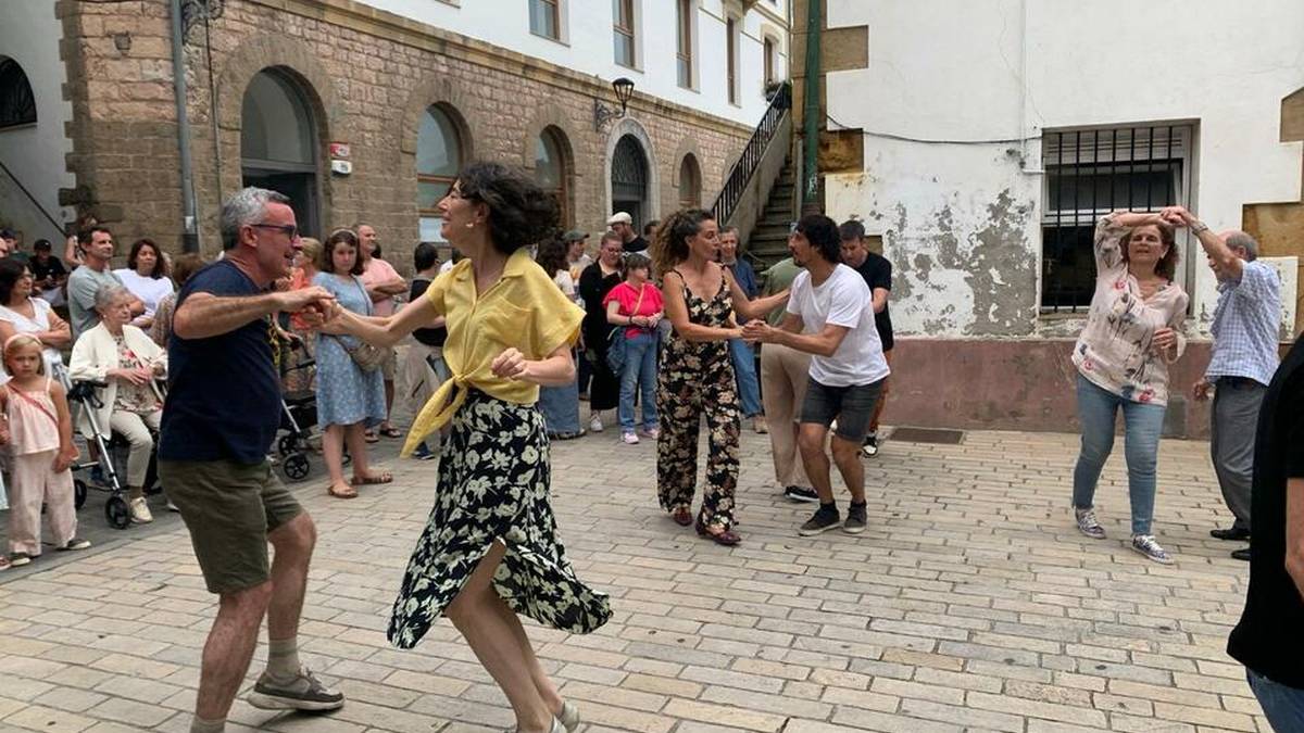 Dantzarik dantza, ezusteko atsegin eta guzti