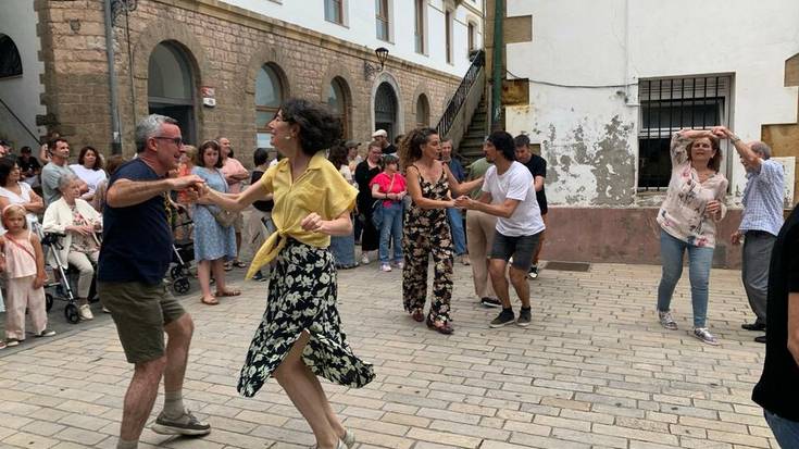 Dantzarik dantza, ezusteko atsegin eta guzti