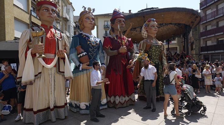 Meza, erraldoiak, Iñurritzako aurreskua eta Zarauzko Musika Bandaren kontzertua, San Pelaio eguneko goizaz gozatzeko