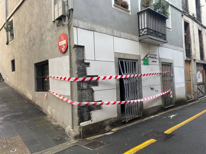 Ikerketa zabaldu dute, Bustinzuriko Errebaleko lokal batera indarrez sartzen saiatu direla-eta