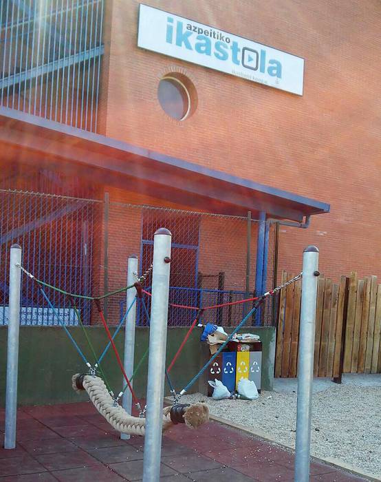Herritar baten kexa: Zaborrak halamoduz Ikasberriko parke berrian
