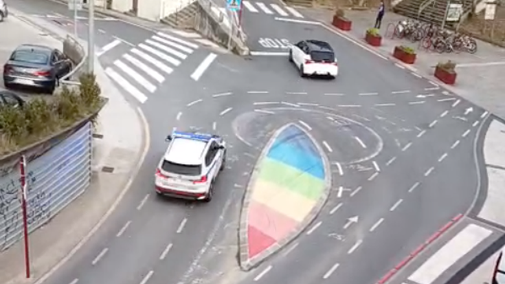 Bi lagun atxilotu dituzte Zumaian, auto jazarpen baten ondoren