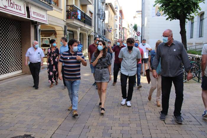 EAJko hautagaiak Zarauzko kaleetatik ibili dira