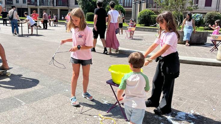 Haur eta gaztetxoek jolasean ospatu dituzte sanpedroak