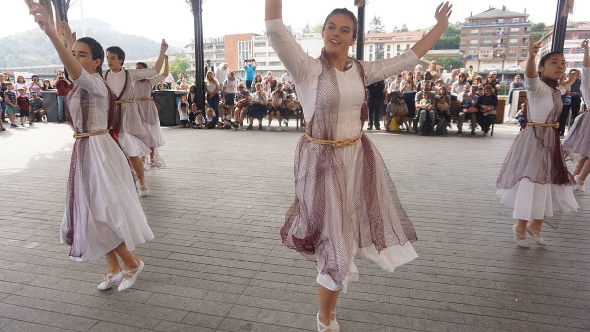 Balearen Eguneko herri ikuskizuna antolatzeko bigarren bilera irekia egingo dute bihar