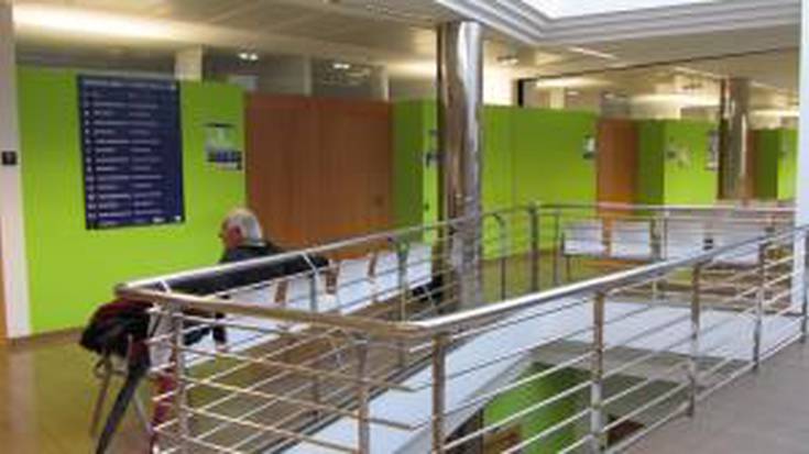 Gutxieneko zerbitzuak eskaintzen ari dira eskualdeko osasun zentroetan