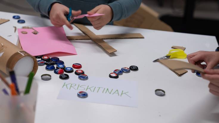 Sorginorratzak egitasmoko gaztetxoak, soinuaren eremuko tailerretan