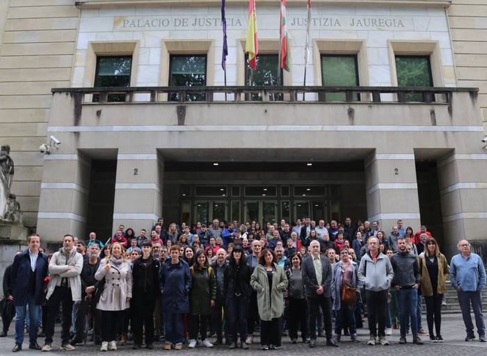 Euskalgintzak deituta azaroaren 4an Bilbon egingo den manifestaziora joateko autobusa jarri dute