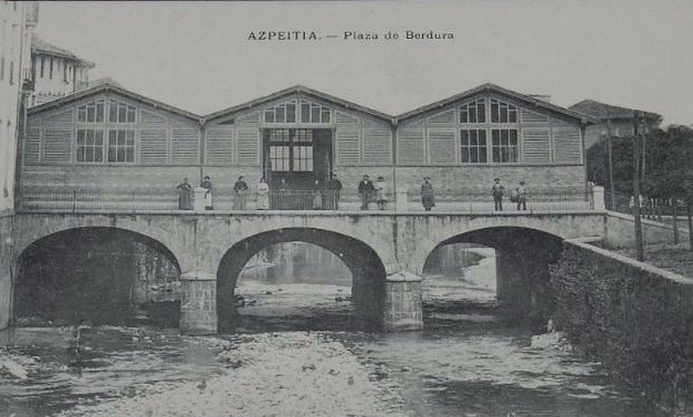 900 lagun Azpeitiko Berdura Plazan bazkaltzen... 