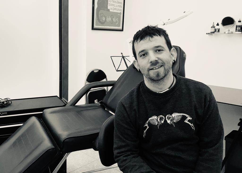 Iban Izagirre: "Tatuajeak egiteko, tinta beltza nahiago"