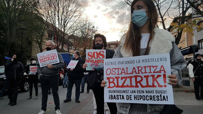 Ostalarien S.O.S. deia entzun da Zumaiako kaleetan