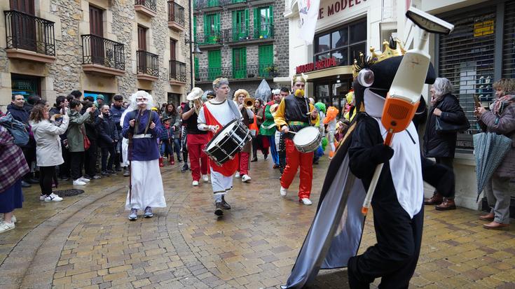 Koxmeren gidaritzapean hasi da festa