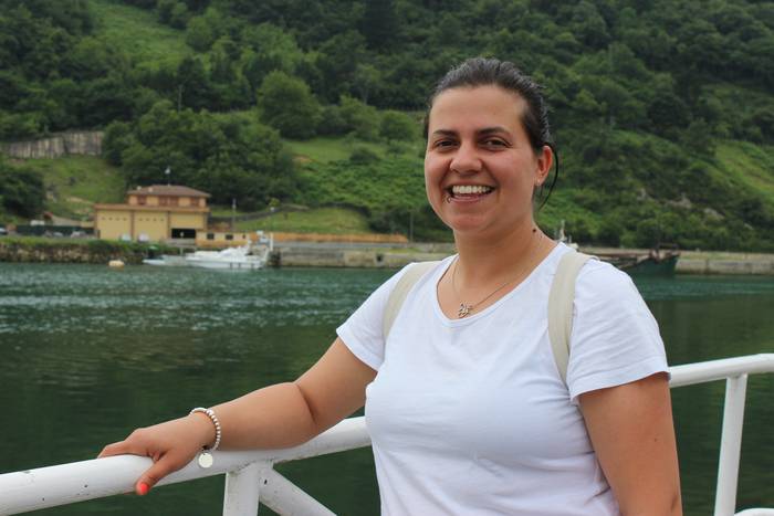 "Zaintzen ditugun adinekoekin hitz egiteko tarterik ere ez dugu"