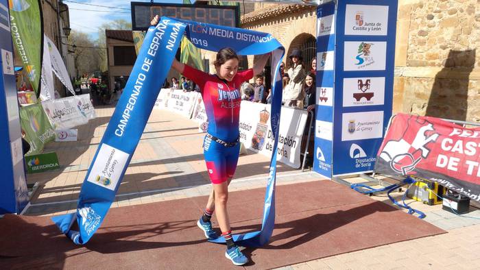 Helene Alberdi, Espainiako distantzia erdiko duatloian txapeldun