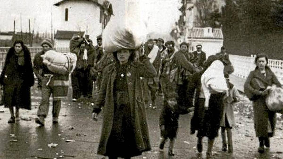 Alde egin behar, irauteko