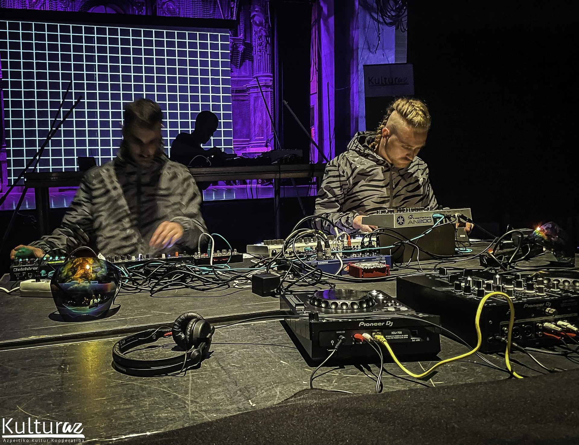 Gauekok elektronika doinuz jantzi zuen Sanagustin kulturgunea