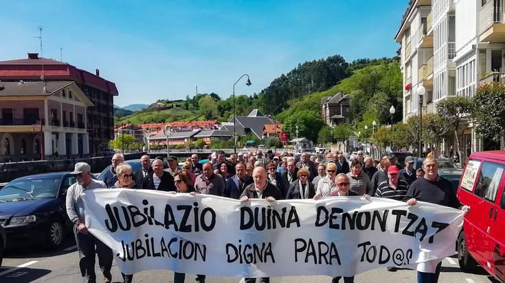 Jubilatuak manifestazioan atera dira eguerdian