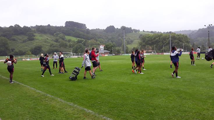 Emakumezkoen Paris Saint Germain taldeak Astin entrenatu du