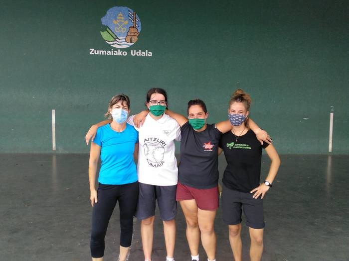 Igandean jokatuko dute emakumeen pala txapelketako finala