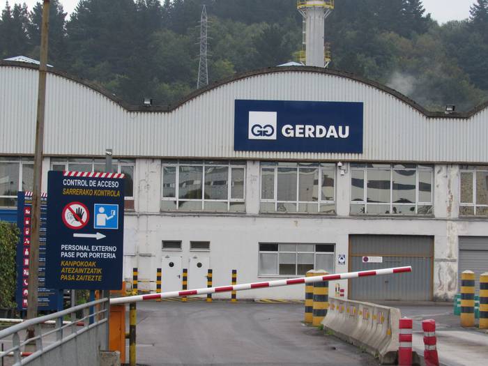 Akordioa itxi dute Sidenorrek eta sindikatuek lanaren erregulazioa lantegi guztietan gauzatzeko