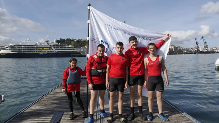 Euskadiko batel txapelketan arituko dira Zumaiako lau ontzi