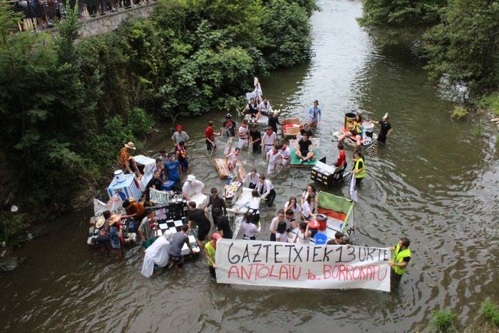 Baltsa jaitsierarekin, hasi da Azpeitiko Gaztetxearen 13. urteurren festa