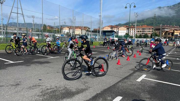 Atsedenaren ostean, txirrindularitza itzulia eta saskibaloi jardunaldia