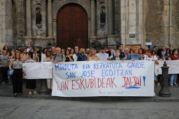San Jose egoitzako egoera "geroz eta larriagoa" dela salatu dute hainbat lagunek Azkoitian