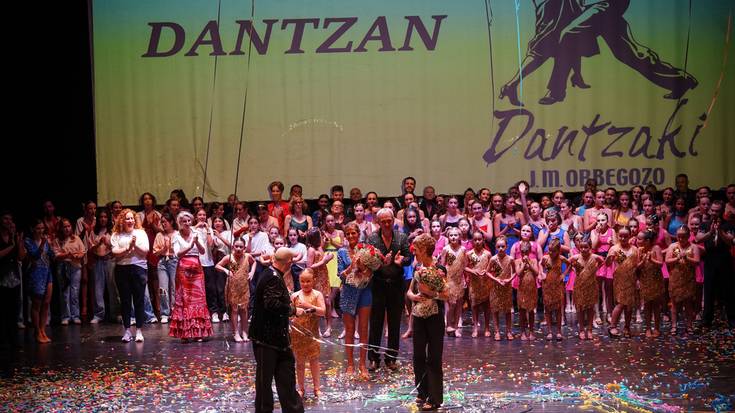 Joan direnak gogoan, dantza ikusgarriak eskaini dituzte Dantzaki eskolakoek Soreasun