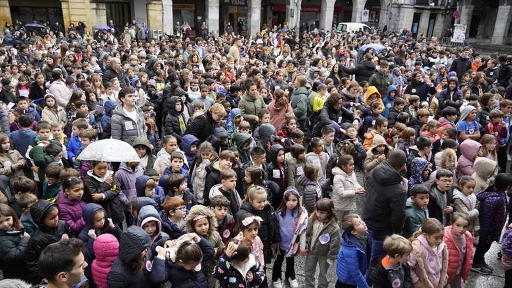 Plaza betea, euskararen alde