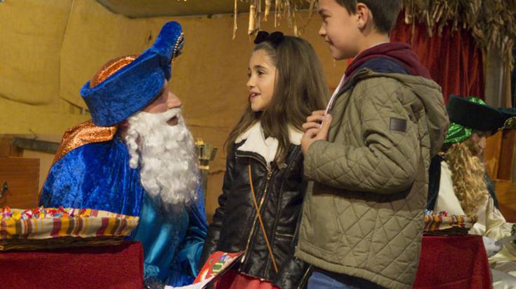 Haurren gutunak jaso dituzte Errege Magoen laguntzaileek