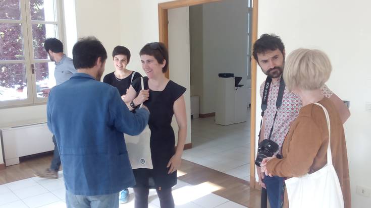 Zumaiako artistak Zarautzen zabaldutako erakusketan