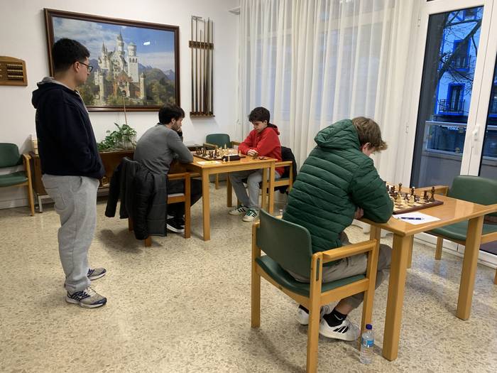 Garaipen eta porrot bana, xake ligen hasieran