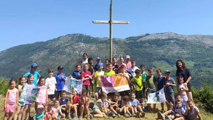 Txalintxoko Eguna ospatu dute hainbat mendizalek