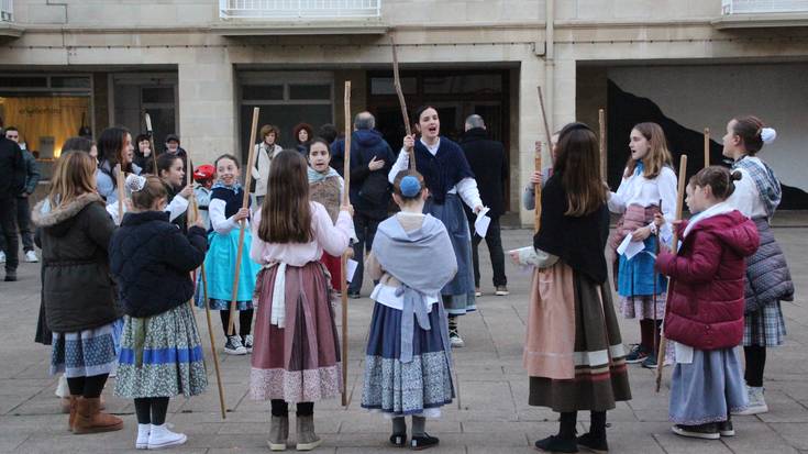 Koplaz beterik dator asteazkena, Santa Ageda bezperarekin