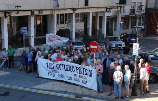 Zestoan ere hasi dituzte pentsio duinak aldarrikatzeko protestak