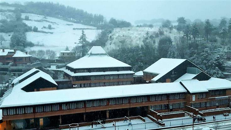 M&J IKASTETXEAN JANGELA ZERBITZUA ESKAINIKO DA GAUR