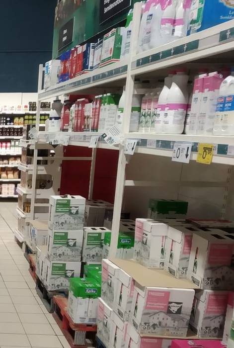 Zaporeak proiektuak deituta, esne bilketa egiten ari dira gaur herriko bost gunetan