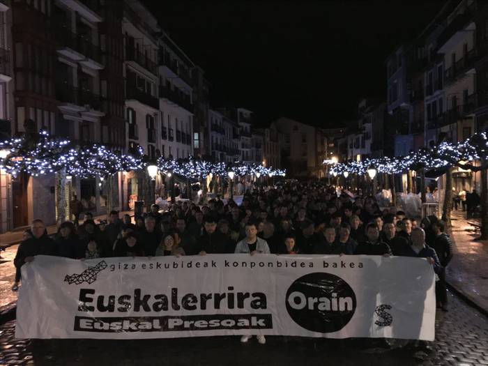 Abenduaren 31ko presoen aldeko manifestazioan parte hartzeko deia egin dute EH Bilduk eta Azkoitia Baik