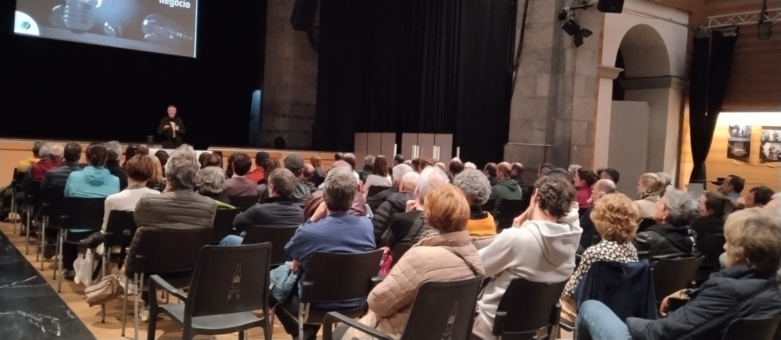 'Sin permiso: Euskal gatazkaren gaineko ikerketa feministak eta errelatoen auzia' liburua aurkeztuko dute astelehenean