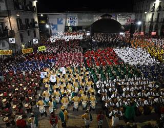 Inoizko danbor hots ozenenak dardaratu du San Sebastian bezpera