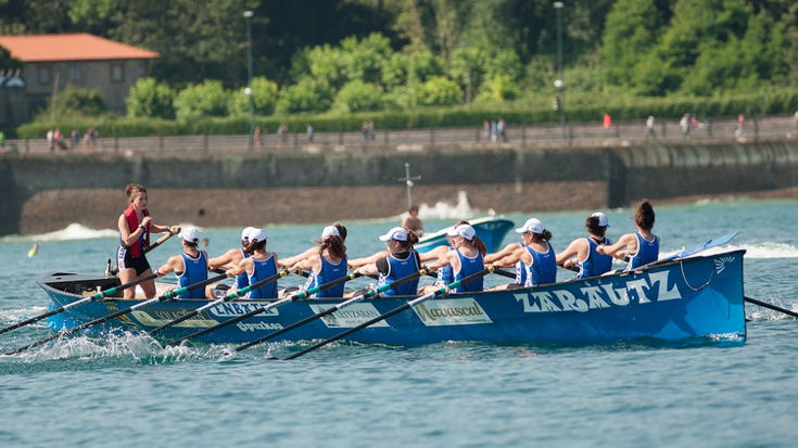 Zarauzko traineruak zazpigarren eta hamargarren izan dira Legution jokatutako estropadan