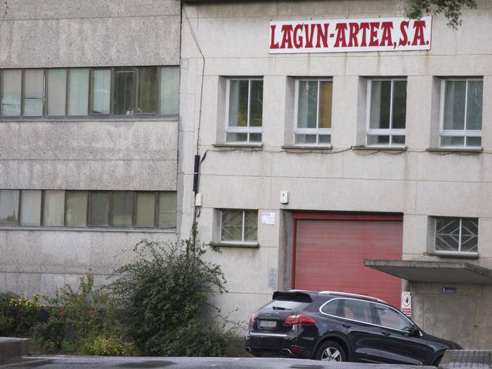 Hartzekodunen konkurtsoa aurkeztu du Lagun Arteak, enpresak aurrera egin asmoz