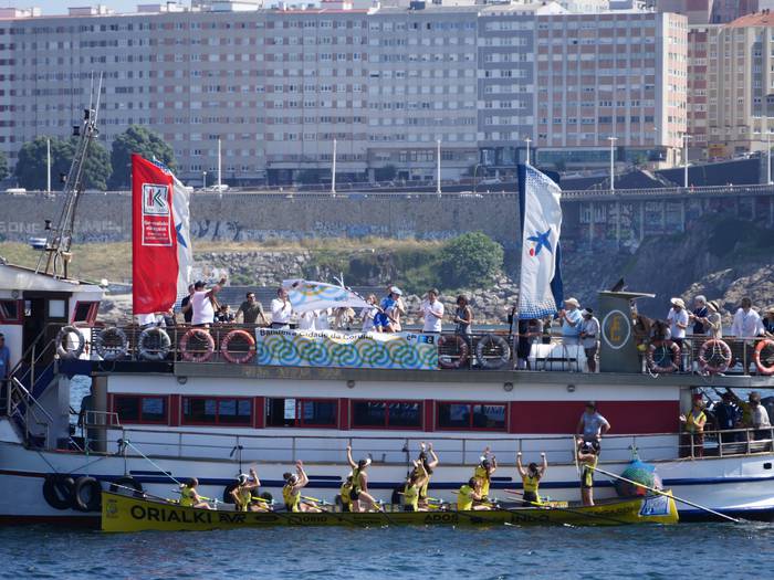 Orio garaile Eusko Tren ligako Cidade da Coruña banderan