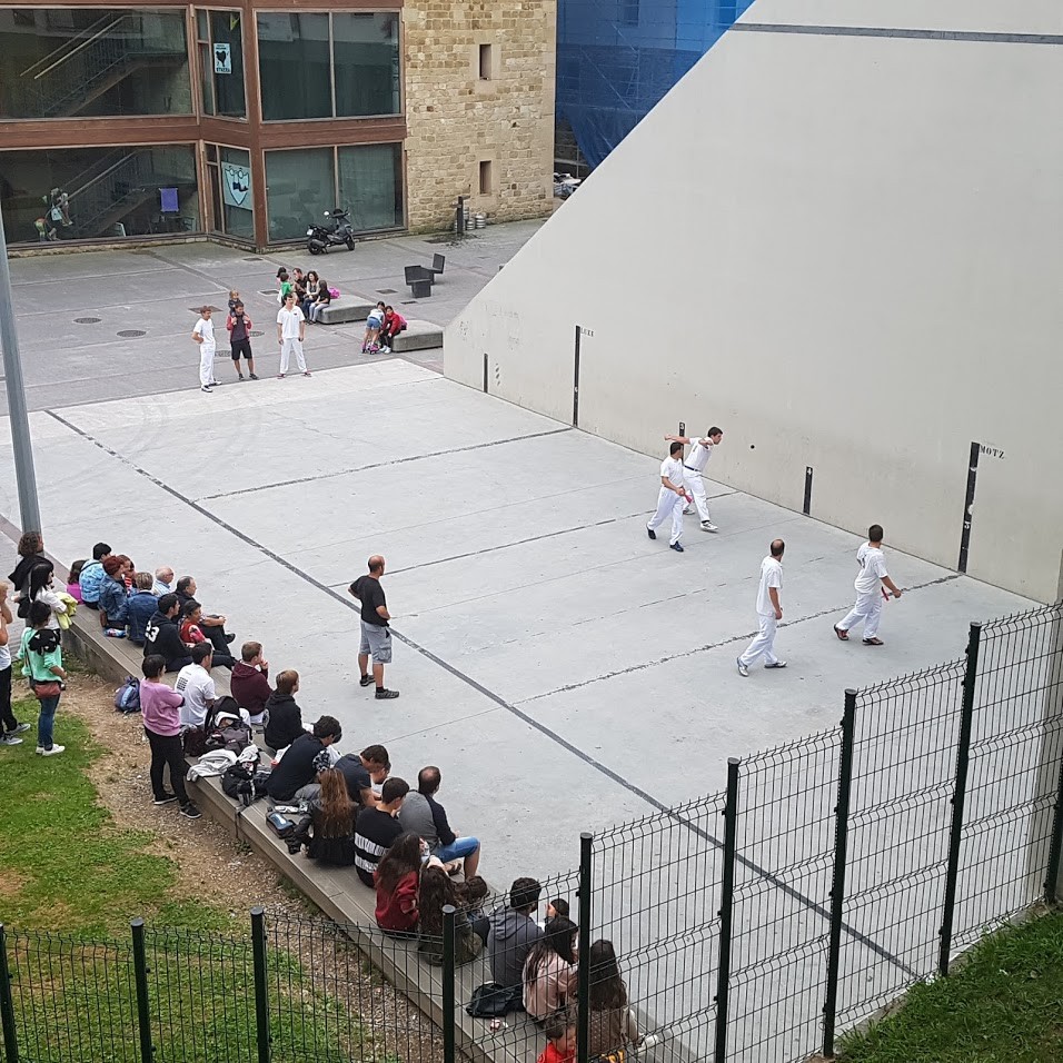 Pilota txapelketako finalaurrekoak jokatuko dira gaur