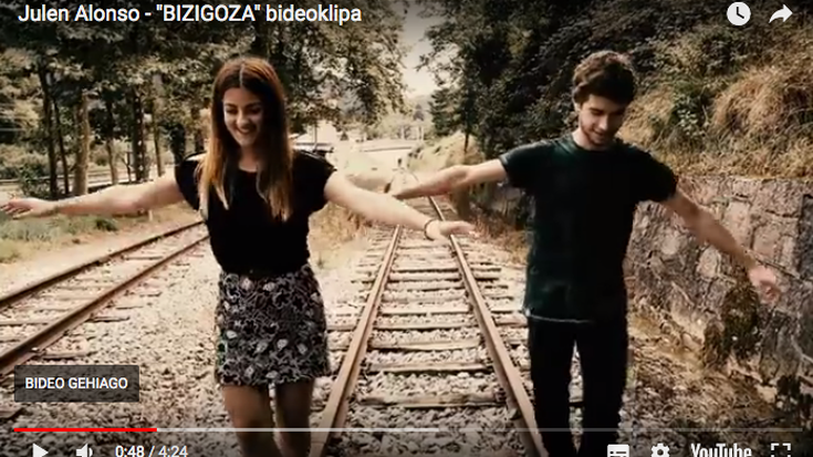 Bideoa: Julen Alonso eta Eneritz Aulestiaren 'Bizigoza' abestia
