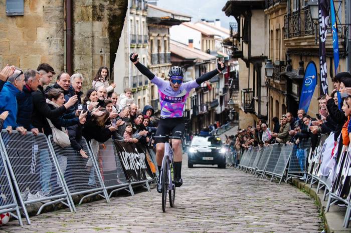 Hamaseigarren postuan amaitu du Bidasoako Itzulia Aitor Agirrek