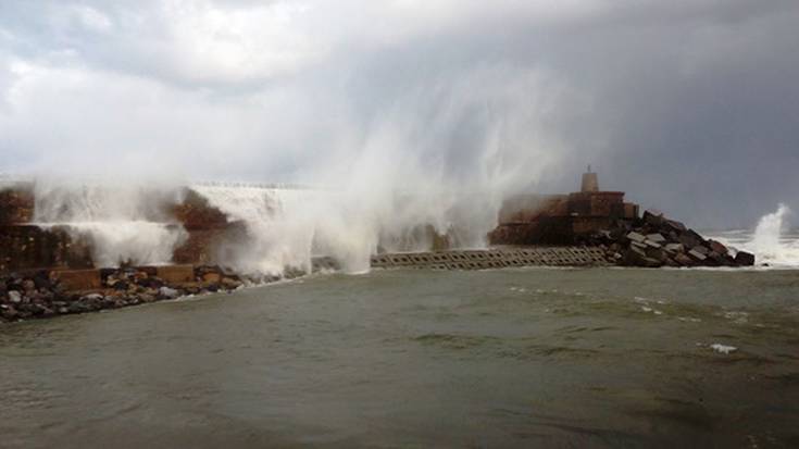 Abisu horia eman dute olatuengatik arratsalderako, eta laranja bihar goizerako