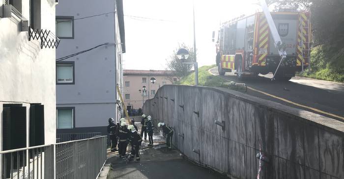 Sute txiki bat izan da goizean Zumaiako Jadarre auzoan